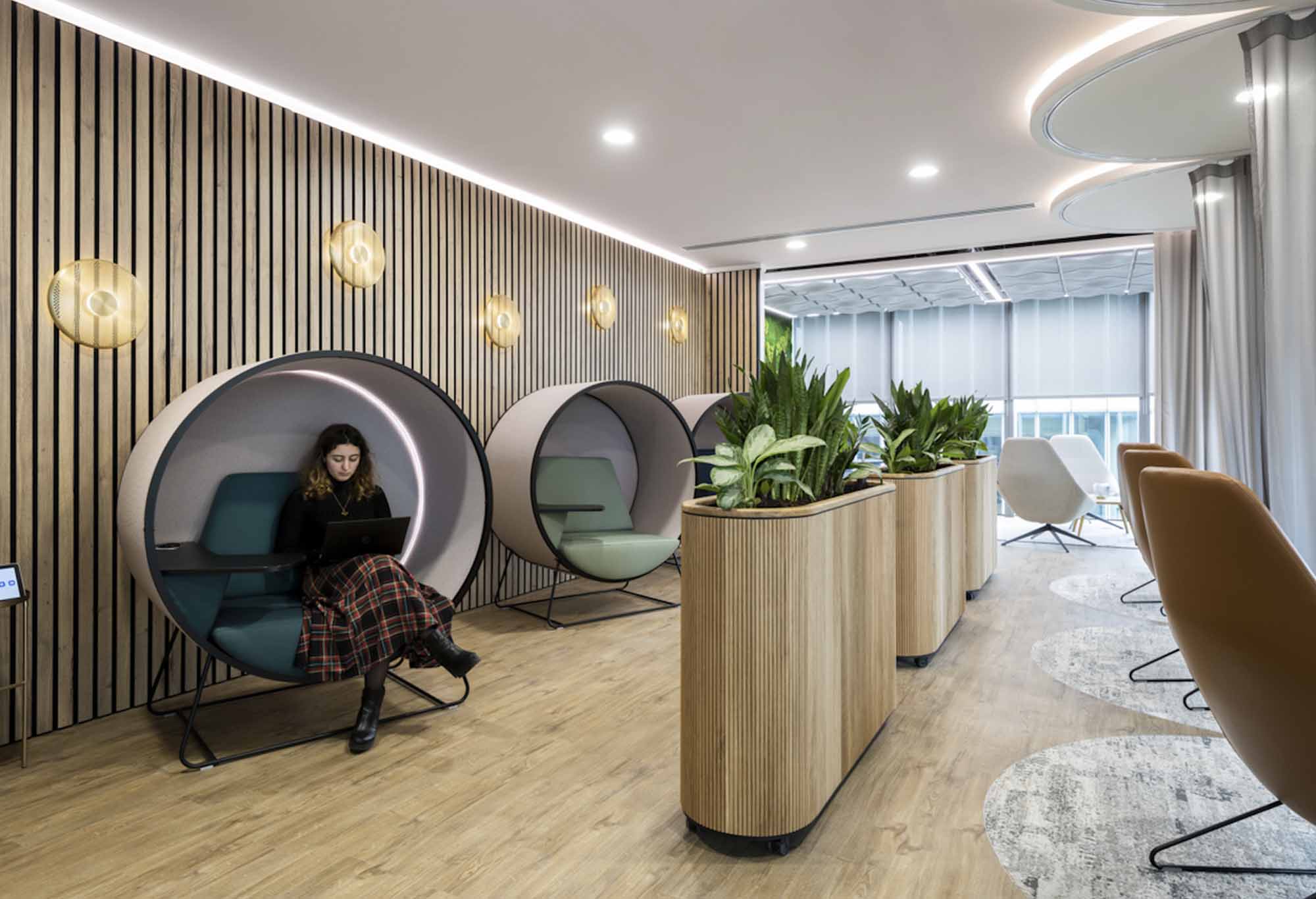 GIBBSONN-office-and-booths-pods-slide-image-5